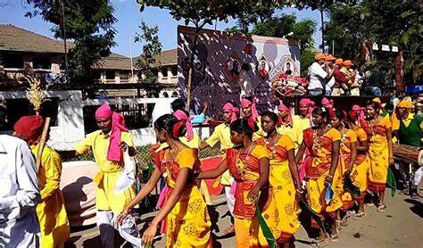 Traditional Dress in Dangs Darbar Festival